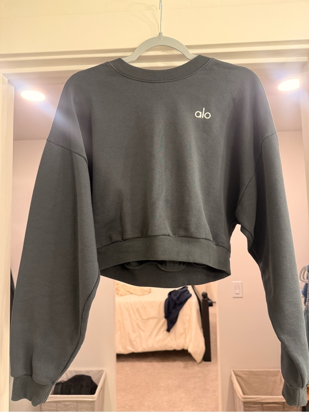ALO Yoga Anthracite Cropped Crewneck Sweatshirt
